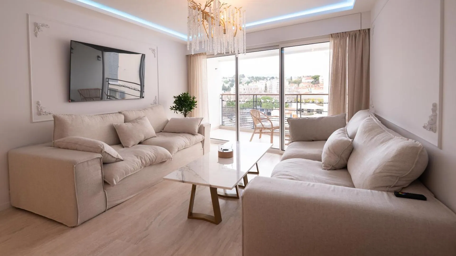 2-Bedroom Luxurious Apartment With Balcony And Parking Cannes