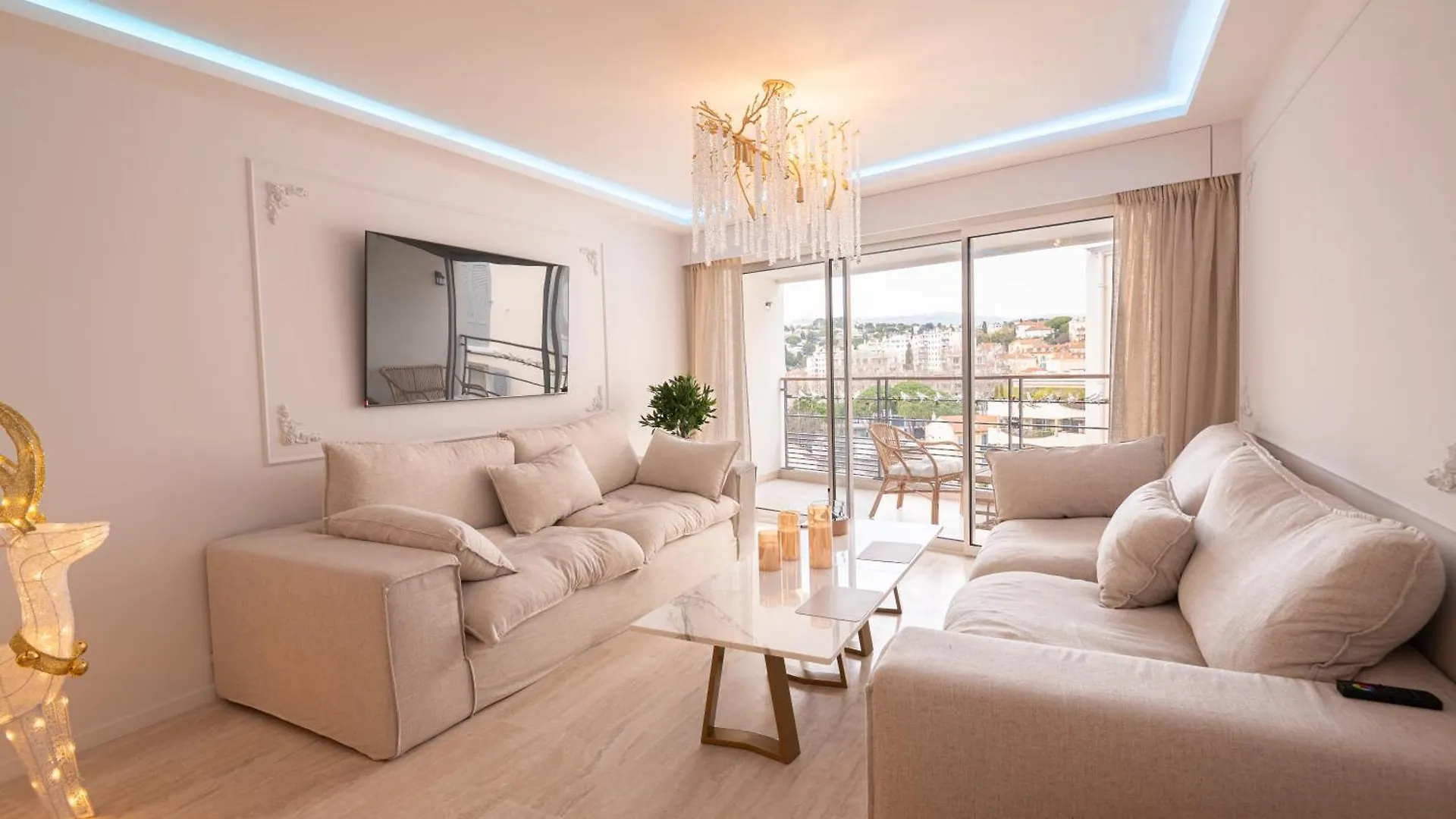 2-Bedroom Luxurious Apartment With Balcony And Parking Cannes