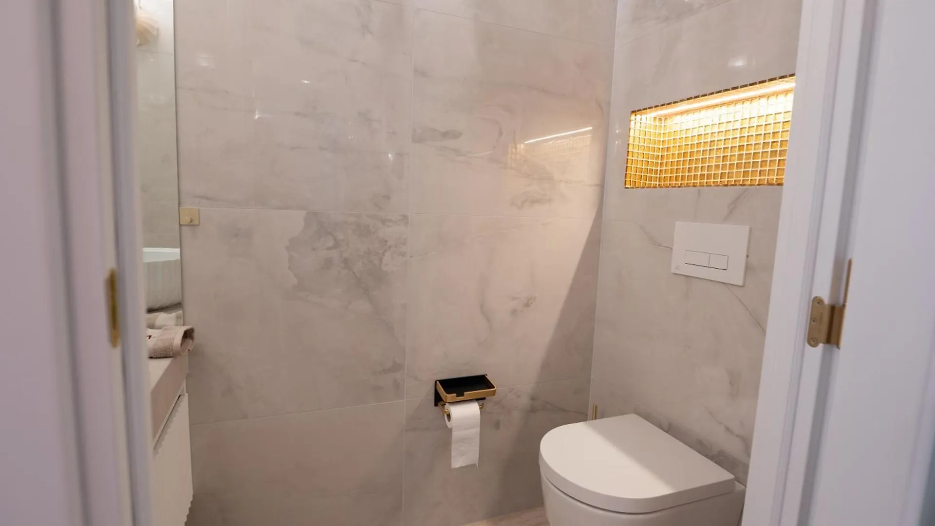 2-Bedroom Luxurious Apartment With Balcony And Parking Cannes France