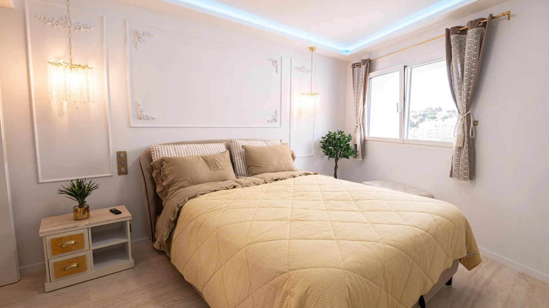 2-Bedroom Luxurious Apartment With Balcony And Parking Cannes