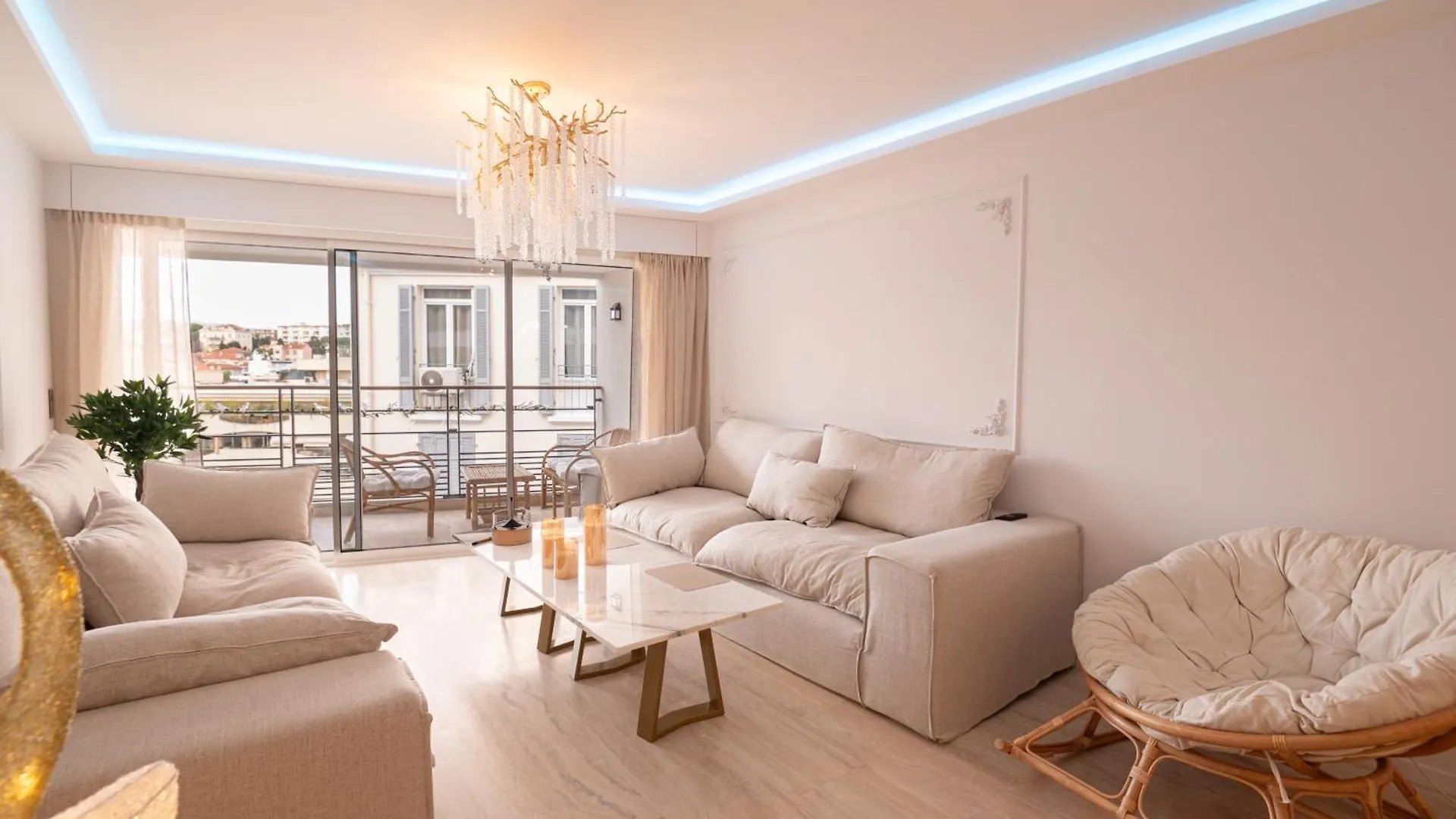 2-Bedroom Luxurious Apartment With Balcony And Parking Cannes