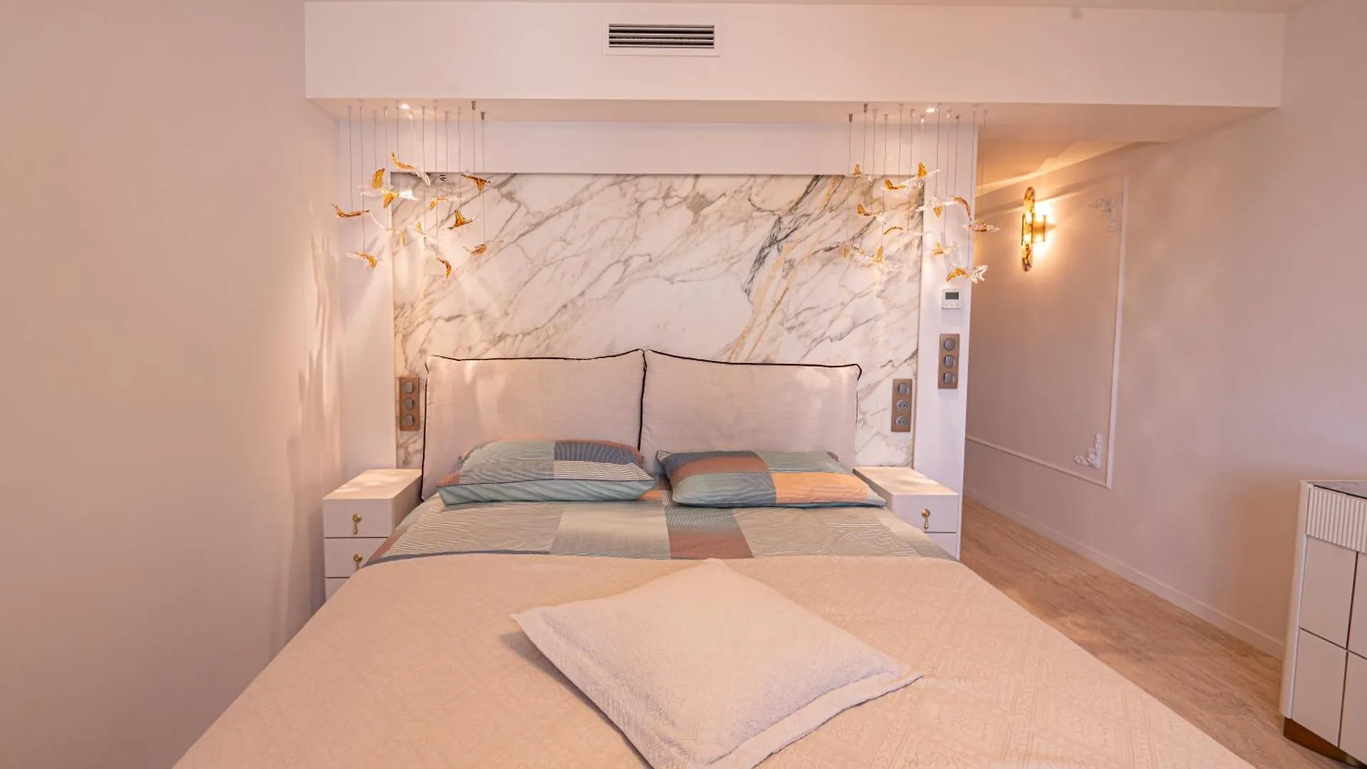 2-Bedroom Luxurious Apartment With Balcony And Parking Cannes 0*,