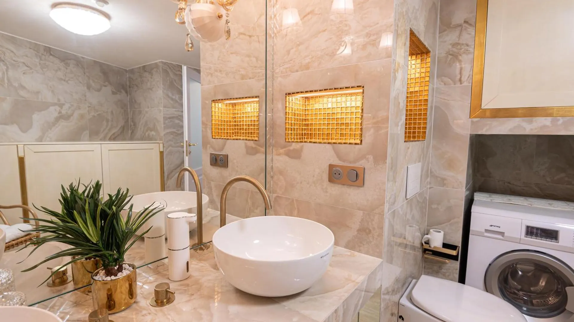 2-Bedroom Luxurious Apartment With Balcony And Parking Cannes France