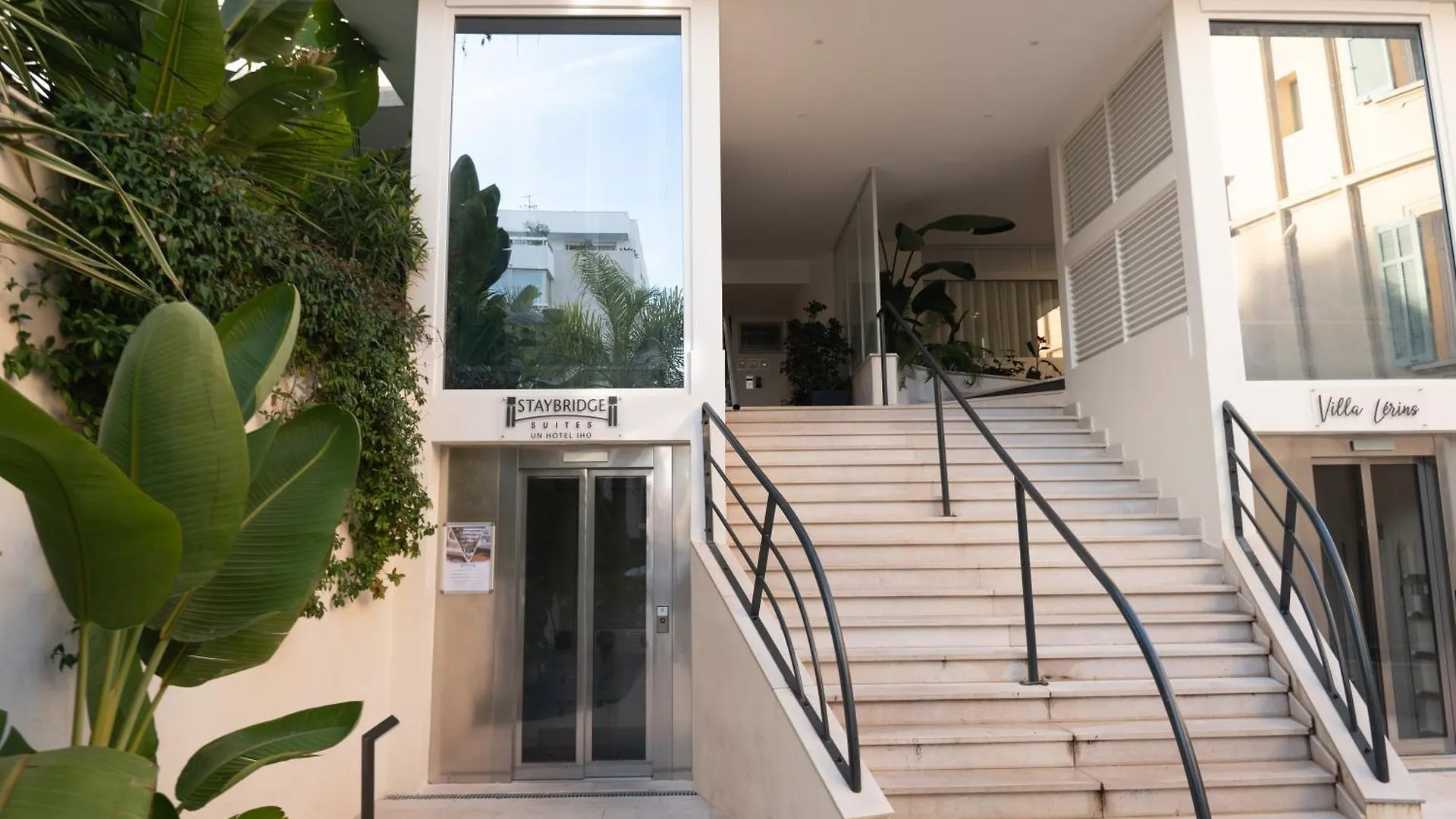 2-Bedroom Luxurious Apartment With Balcony And Parking Cannes France