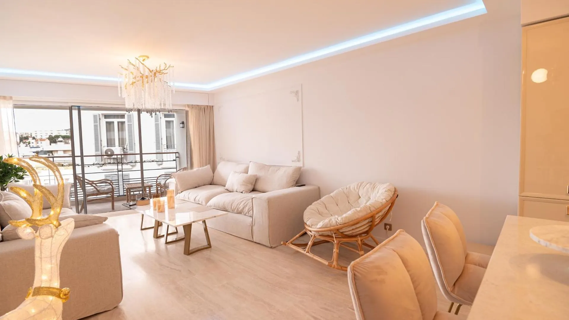2-Bedroom Luxurious Apartment With Balcony And Parking Cannes