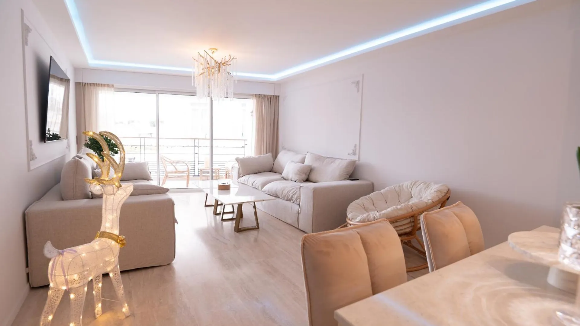 2-Bedroom Luxurious Apartment With Balcony And Parking Cannes