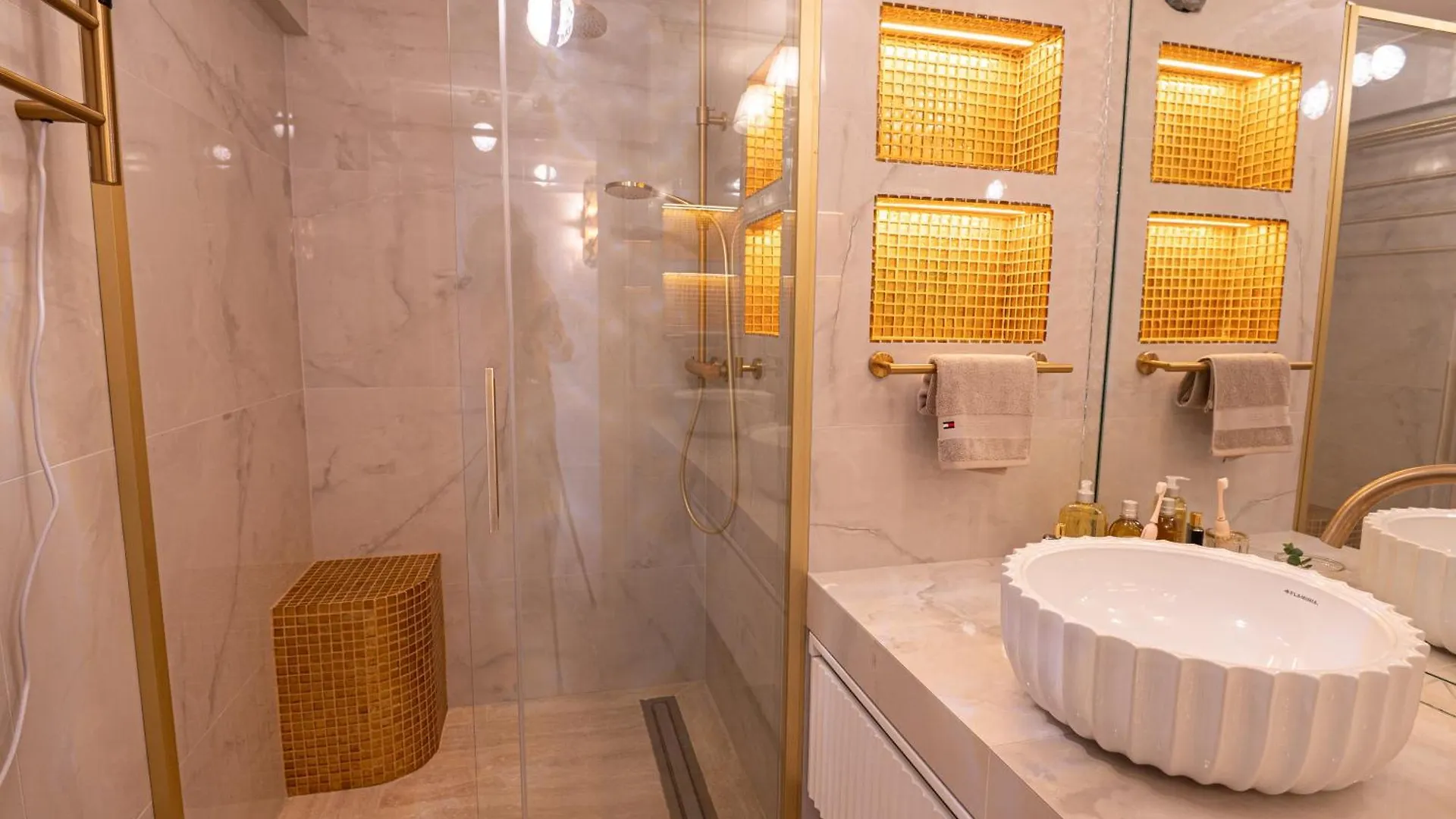 2-Bedroom Luxurious Apartment With Balcony And Parking Cannes