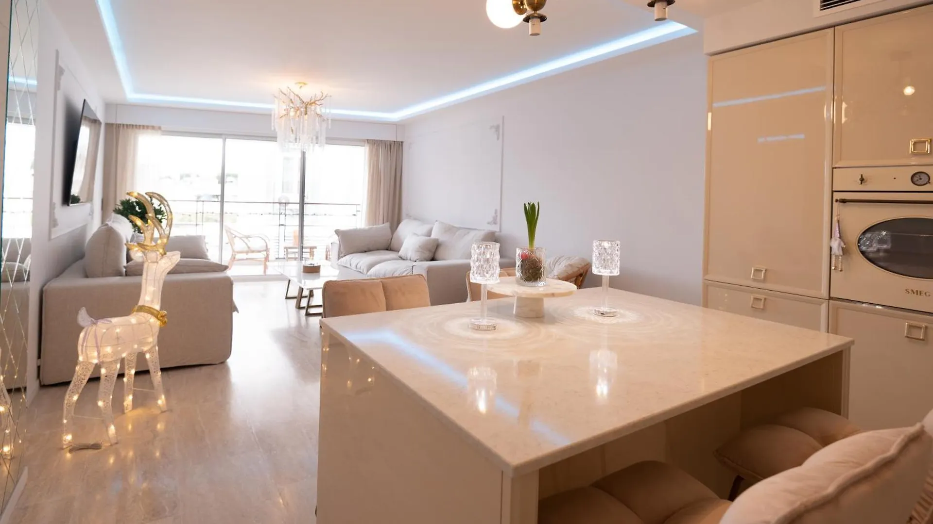 2-Bedroom Luxurious Apartment With Balcony And Parking Cannes