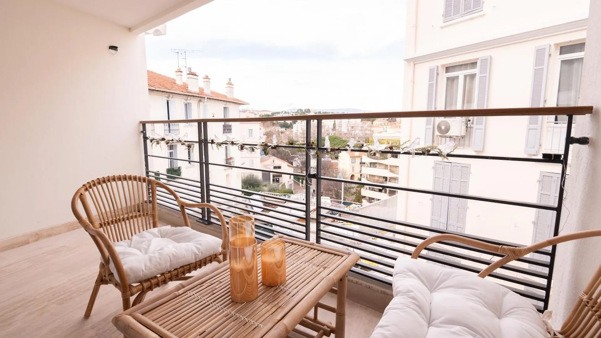 2-Bedroom Luxurious Apartment With Balcony And Parking Cannes