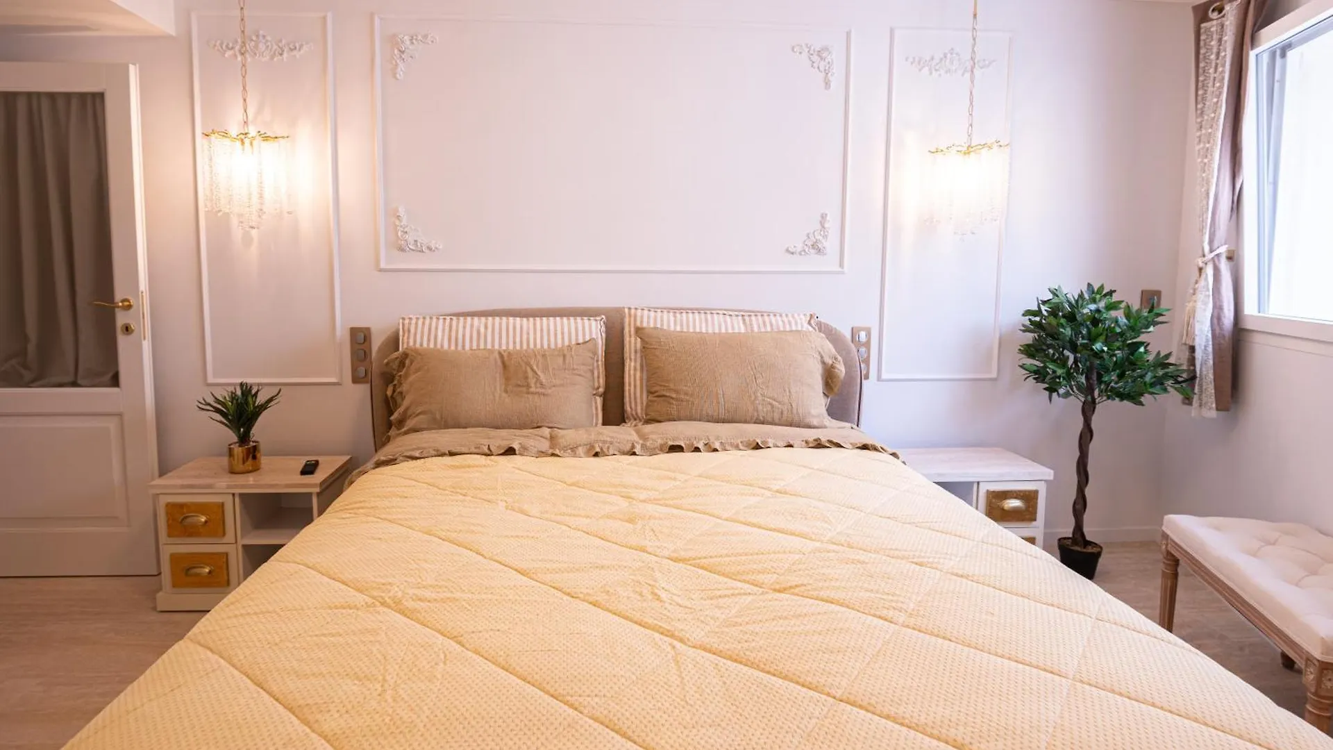 2-Bedroom Luxurious Apartment With Balcony And Parking Cannes 0*,  France